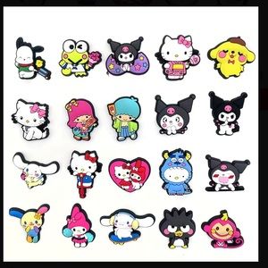 8 random pic Sanrio croc buckles